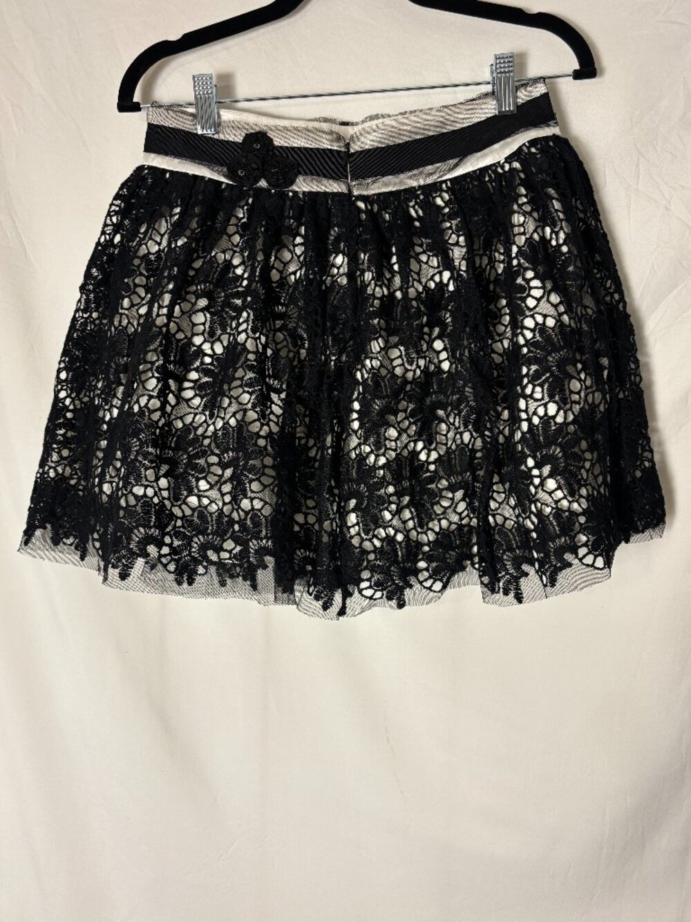 Rampage Black & Ivory Floral Lace Mini Skirt Women's Size Small NWT